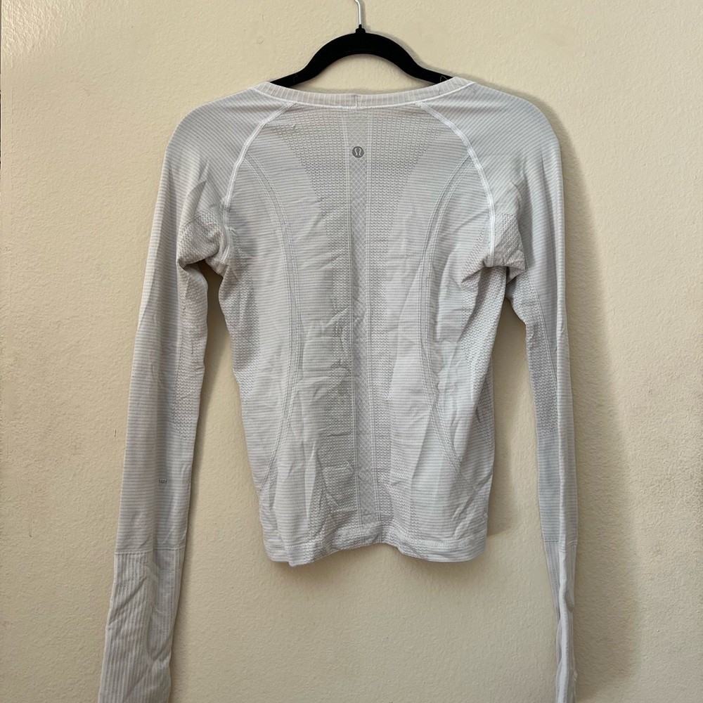 Lululemon workout top